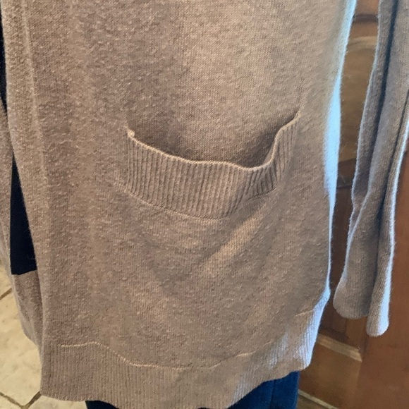 Cashmere Blend Cardigan size medium EUC - Picture 2 of 4